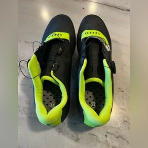 Speed Men's Black and Bright Yellow Clip-In Bike Shoes
